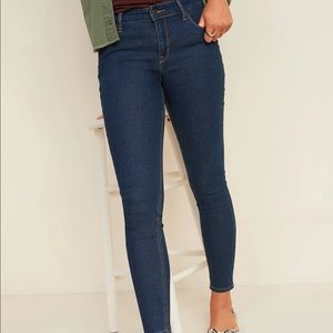 Old Navy Mid Rise Jeans Size 6